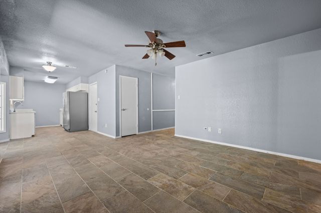 1729 W Doyle Street, Granbury, TX 76048