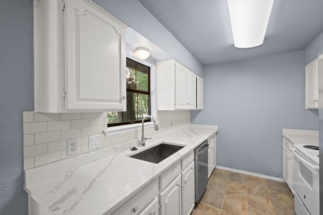 1729 W Doyle Street, Granbury, TX 76048
