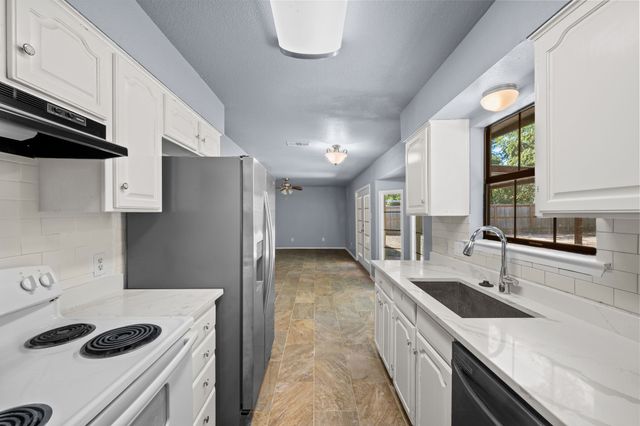 1729 W Doyle Street, Granbury, TX 76048