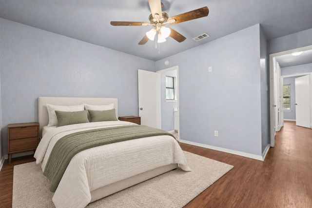 1729 W Doyle Street, Granbury, TX 76048