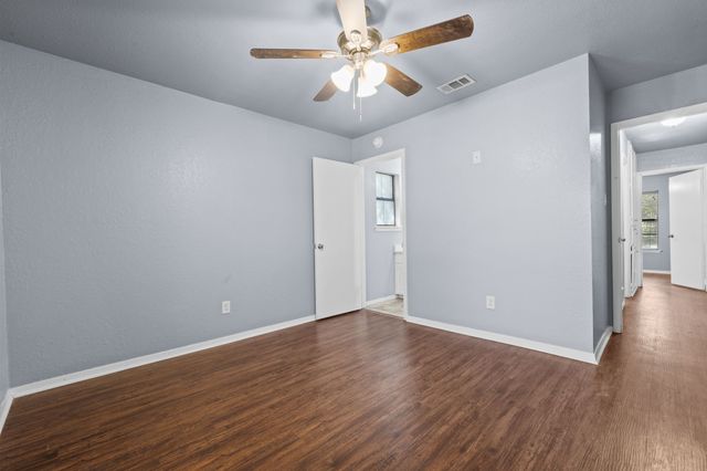 1729 W Doyle Street, Granbury, TX 76048
