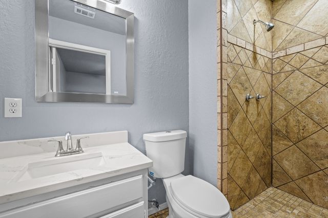 1729 W Doyle Street, Granbury, TX 76048