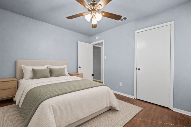 1729 W Doyle Street, Granbury, TX 76048