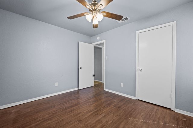 1729 W Doyle Street, Granbury, TX 76048