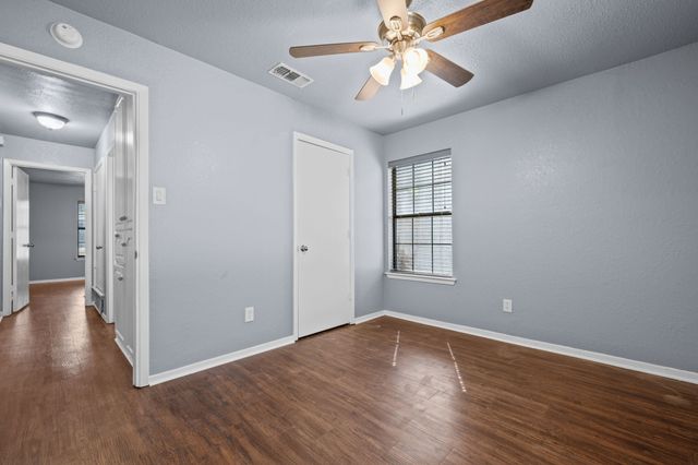 1729 W Doyle Street, Granbury, TX 76048