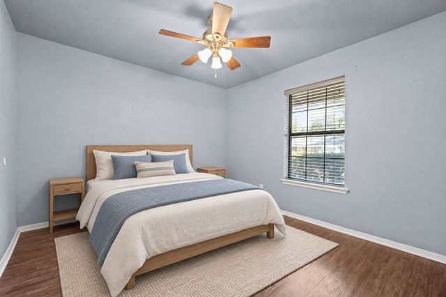 1729 W Doyle Street, Granbury, TX 76048