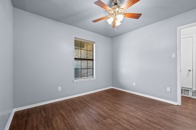 1729 W Doyle Street, Granbury, TX 76048