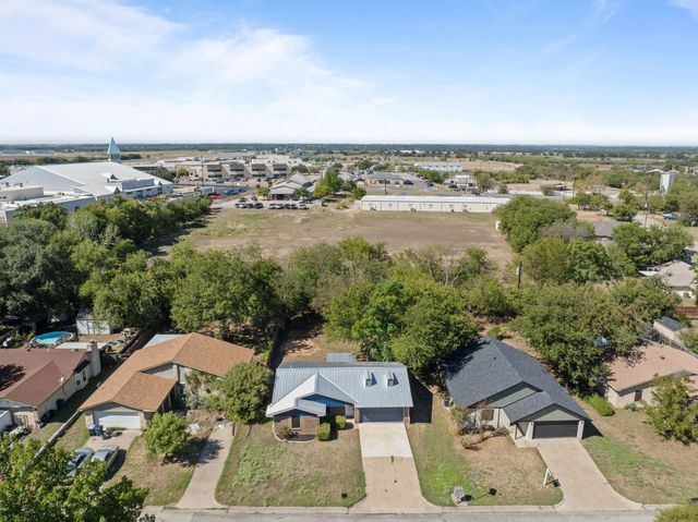 1729 W Doyle Street, Granbury, TX 76048