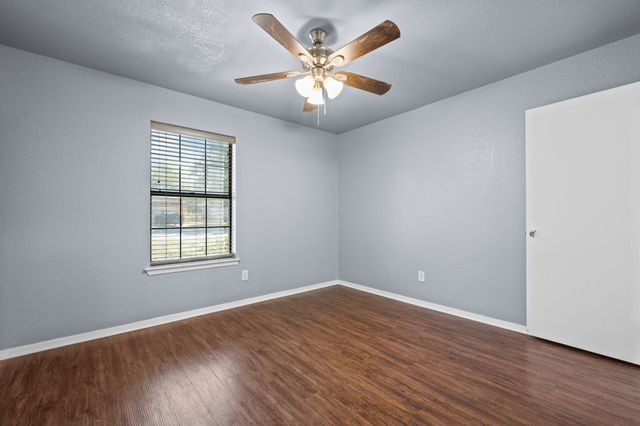 1729 W Doyle Street, Granbury, TX 76048