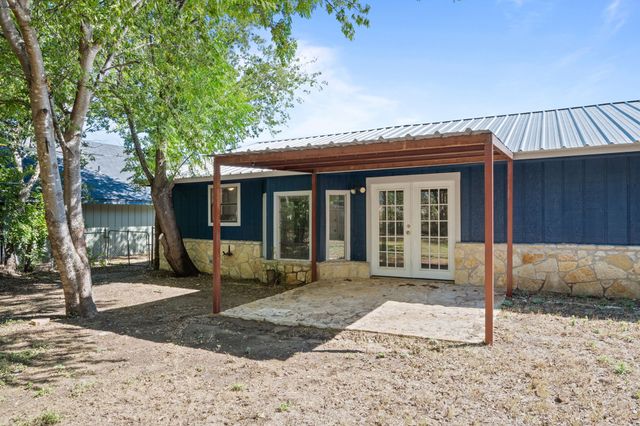 1729 W Doyle Street, Granbury, TX 76048