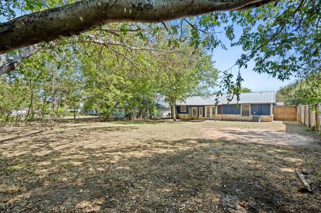 1729 W Doyle Street, Granbury, TX 76048