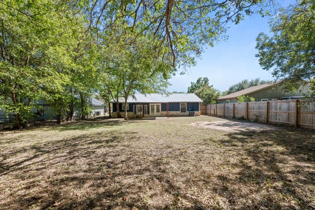 1729 W Doyle Street, Granbury, TX 76048