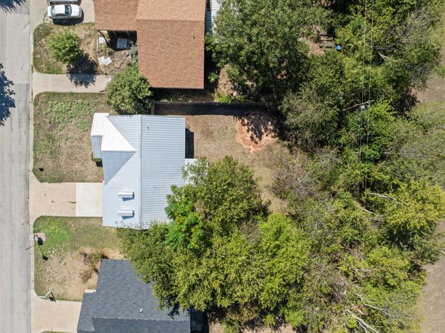 1729 W Doyle Street, Granbury, TX 76048