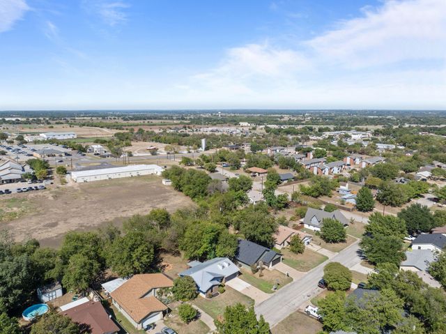 1729 W Doyle Street, Granbury, TX 76048