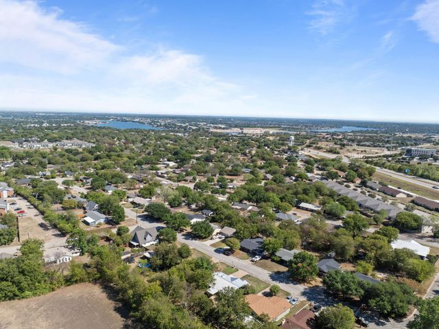 1729 W Doyle Street, Granbury, TX 76048