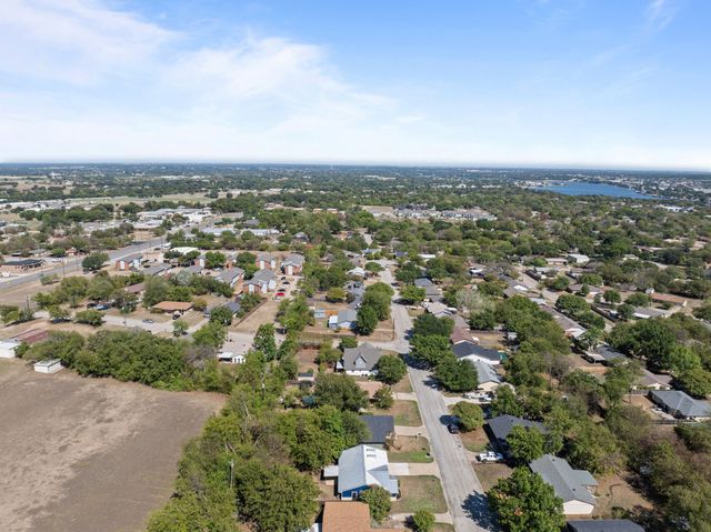 1729 W Doyle Street, Granbury, TX 76048