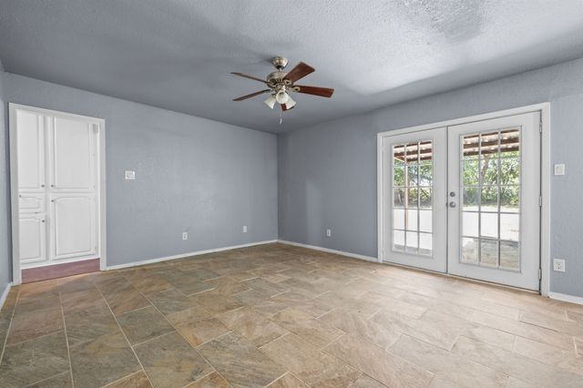 1729 W Doyle Street, Granbury, TX 76048