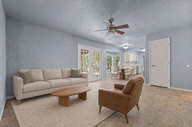 1729 W Doyle Street, Granbury, TX 76048