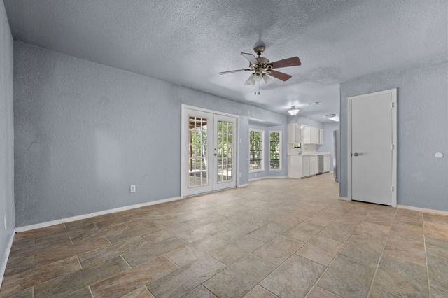 1729 W Doyle Street, Granbury, TX 76048