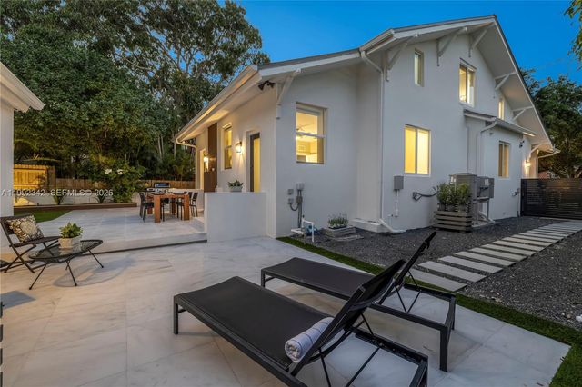 320 NE 88th St, El Portal, FL 33138