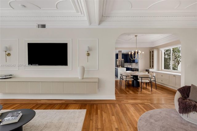 320 NE 88th St, El Portal, FL 33138