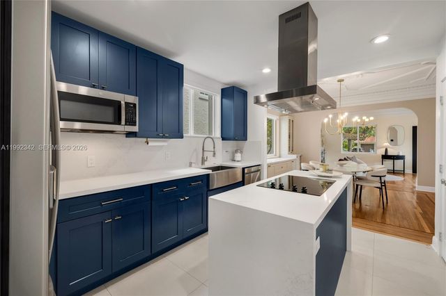 320 NE 88th St, El Portal, FL 33138