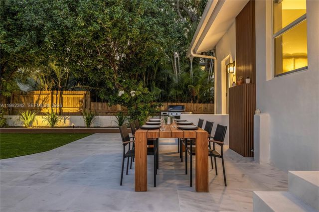 320 NE 88th St, El Portal, FL 33138