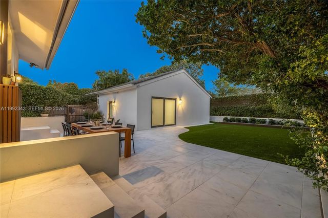 320 NE 88th St, El Portal, FL 33138