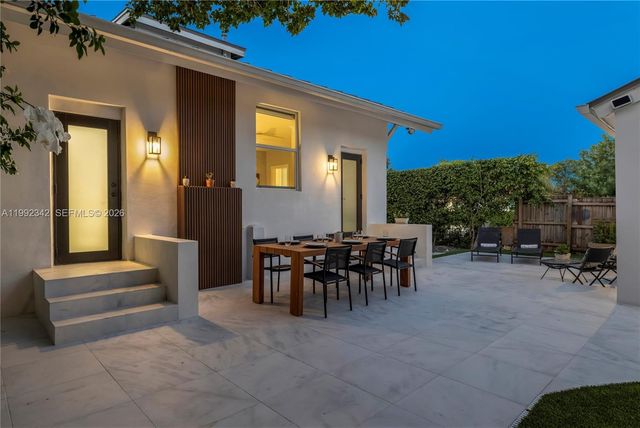 320 NE 88th St, El Portal, FL 33138