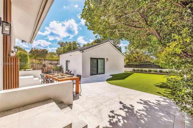 320 NE 88th St, El Portal, FL 33138