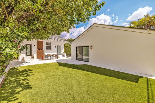 320 NE 88th St, El Portal, FL 33138