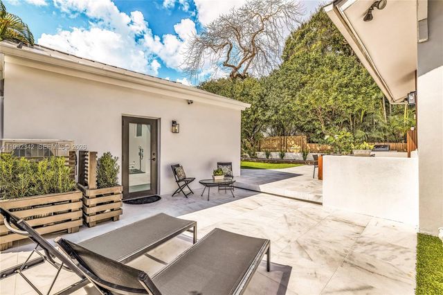 320 NE 88th St, El Portal, FL 33138