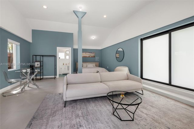 320 NE 88th St, El Portal, FL 33138