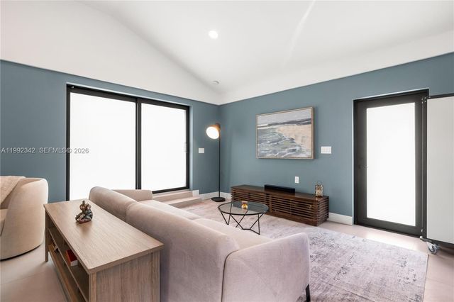 320 NE 88th St, El Portal, FL 33138