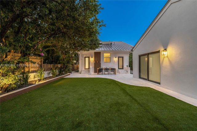 320 NE 88th St, El Portal, FL 33138