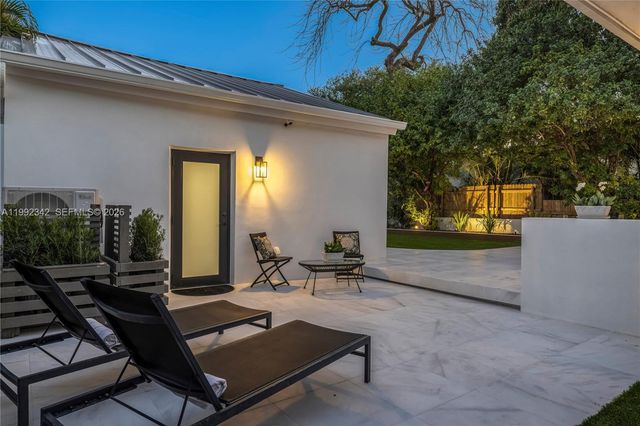 320 NE 88th St, El Portal, FL 33138