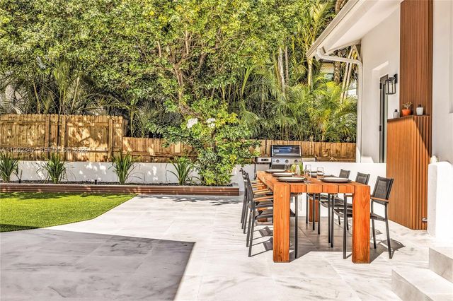 320 NE 88th St, El Portal, FL 33138