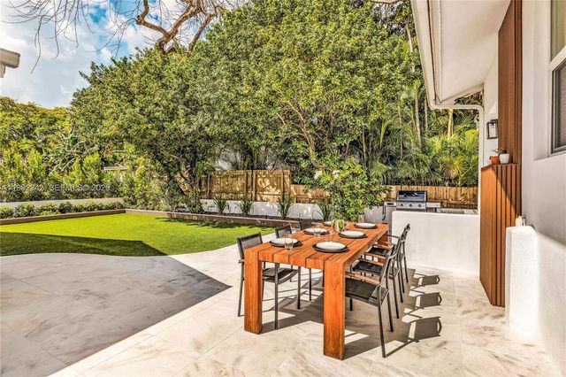 320 NE 88th St, El Portal, FL 33138