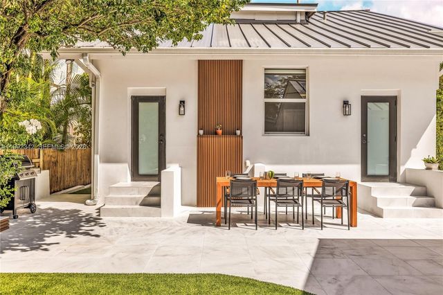 320 NE 88th St, El Portal, FL 33138