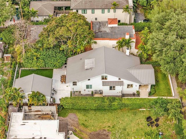 320 NE 88th St, El Portal, FL 33138