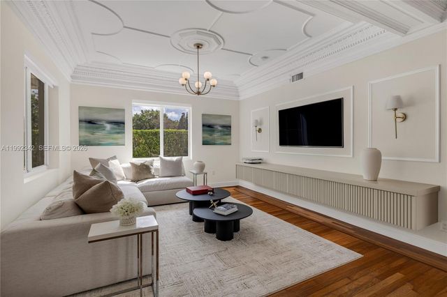 320 NE 88th St, El Portal, FL 33138