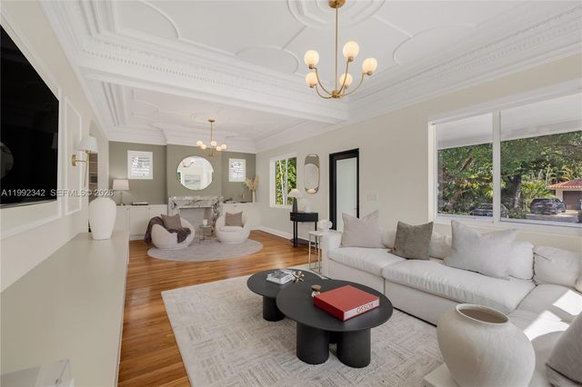 320 NE 88th St, El Portal, FL 33138