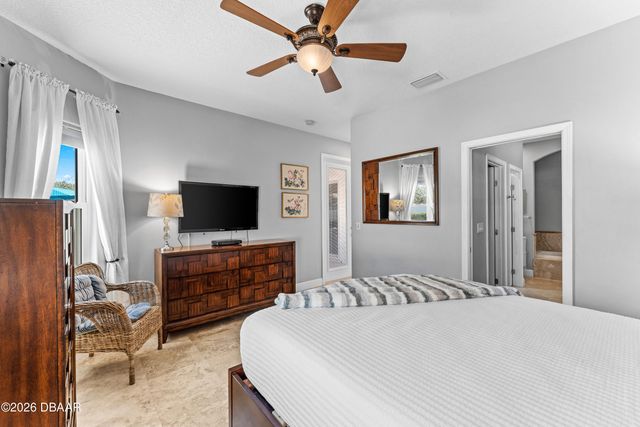 827 E 26th Avenue E, New Smyrna Beach, FL 32169
