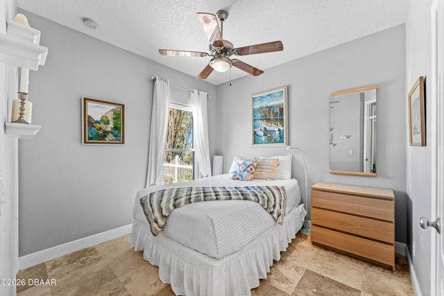 827 E 26th Avenue E, New Smyrna Beach, FL 32169