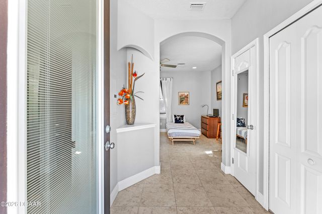 827 E 26th Avenue E, New Smyrna Beach, FL 32169