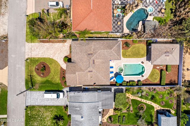 827 E 26th Avenue E, New Smyrna Beach, FL 32169