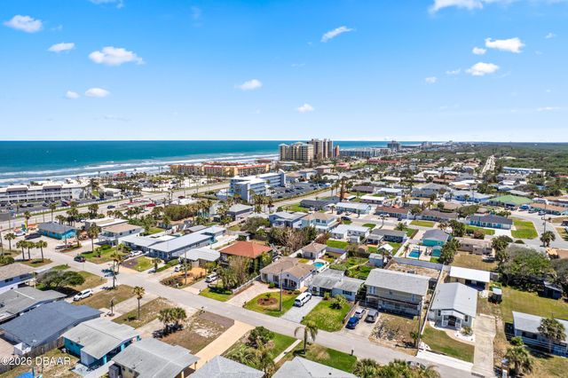 827 E 26th Avenue E, New Smyrna Beach, FL 32169