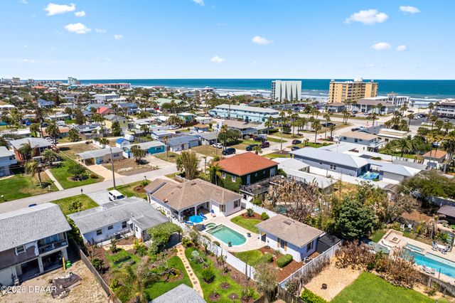 827 E 26th Avenue E, New Smyrna Beach, FL 32169