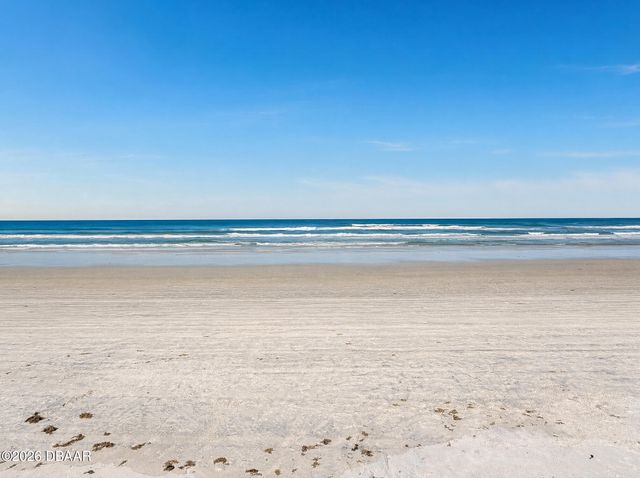 827 E 26th Avenue E, New Smyrna Beach, FL 32169