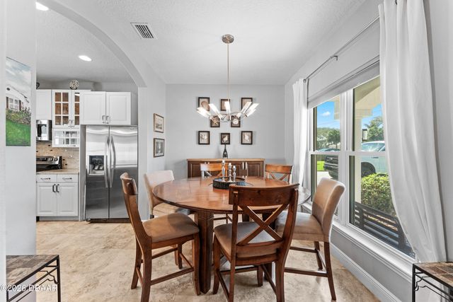 827 E 26th Avenue E, New Smyrna Beach, FL 32169